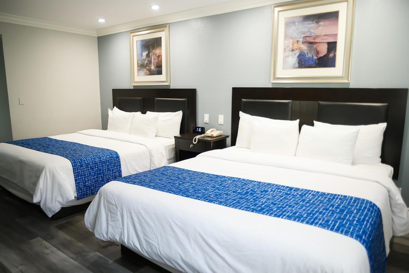 Days Inn By Wyndham Уэст-Ковина Экстерьер фото